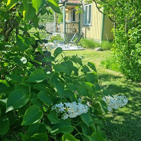 Charmigt Hus Pa Landet Naera Till Bad Strömstad Buitenkant foto