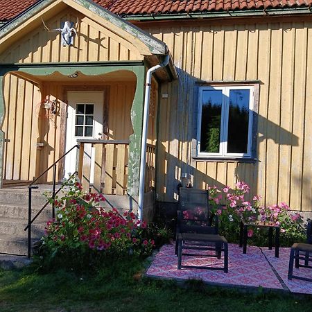 Charmigt Hus Pa Landet Naera Till Bad Strömstad Buitenkant foto