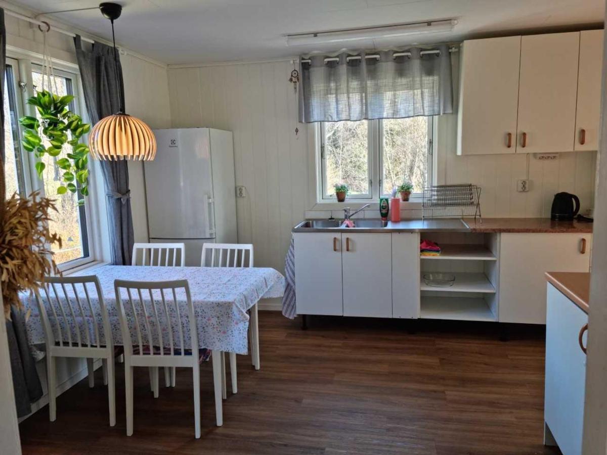 Charmigt Hus Pa Landet Naera Till Bad Strömstad Buitenkant foto