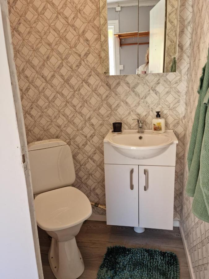 Charmigt Hus Pa Landet Naera Till Bad Strömstad Buitenkant foto