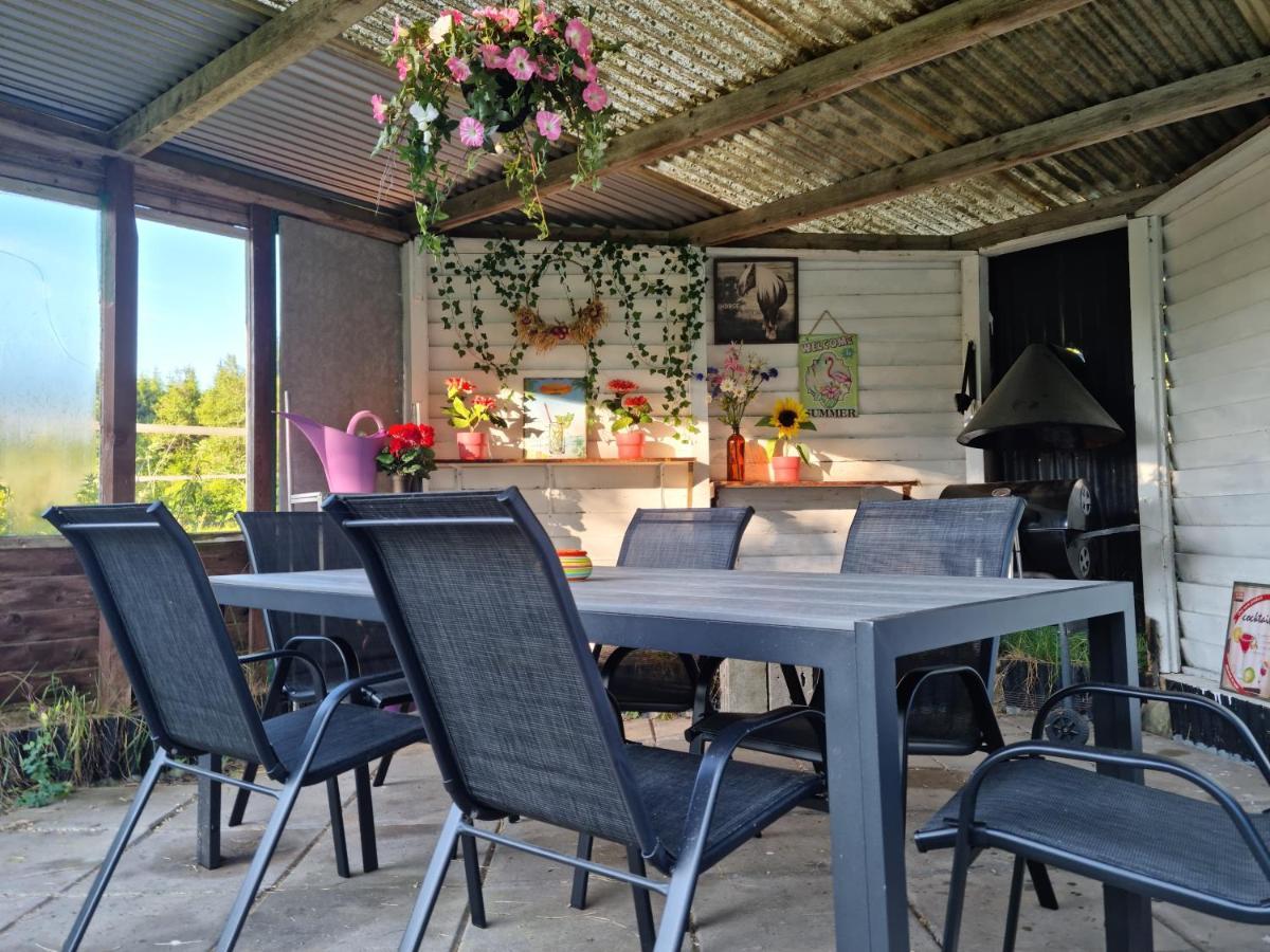 Charmigt Hus Pa Landet Naera Till Bad Strömstad Buitenkant foto