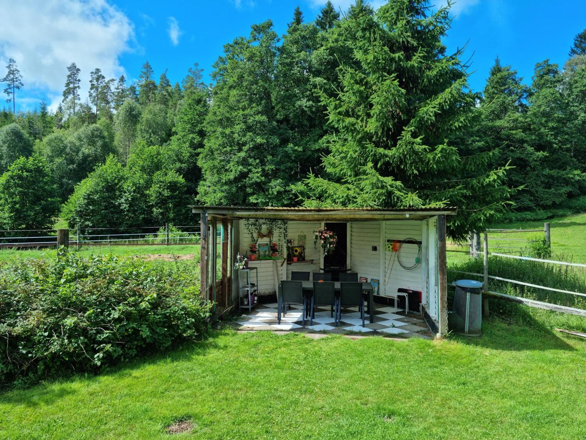 Charmigt Hus Pa Landet Naera Till Bad Strömstad Buitenkant foto